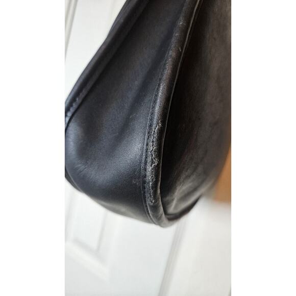 Vintage Coach Berkeley 9988 Blk Leather Saddle Bag Brass Hardware Crossbody 90s - Picture 16 of 16